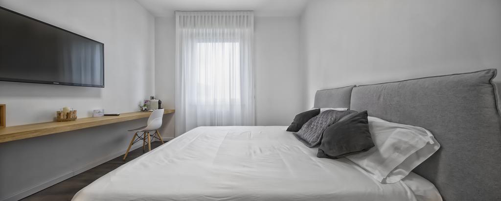 Suite Vogue Luce Voghera Exterior foto